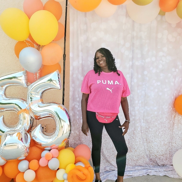 Meet your Posher, Vee - Picture 3 of 4